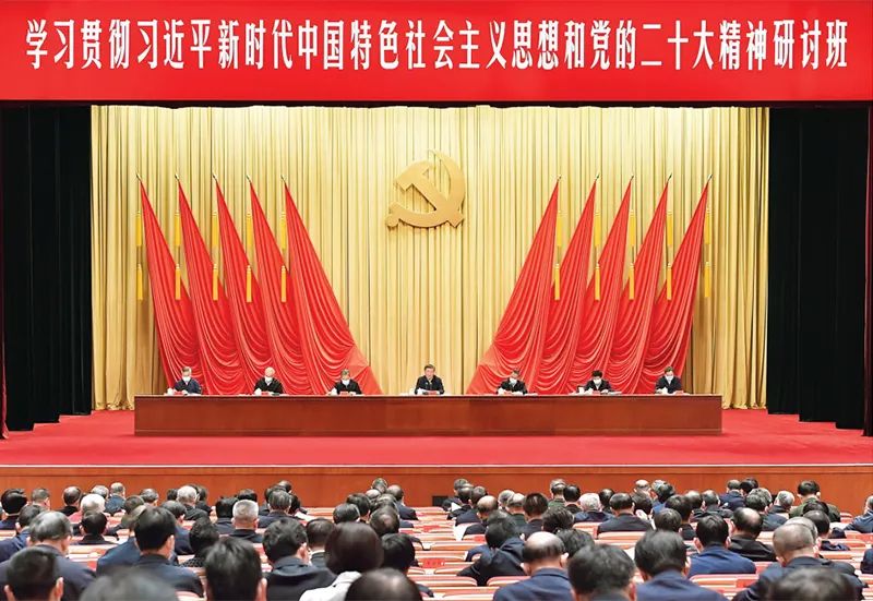 [封面圖片][高層聲音]《求是》雜志發(fā)表習(xí)近平總書記重要文章《在學(xué)習(xí)貫徹習(xí)近平新時(shí)代中國特色社會(huì)主義思想主題教育工作會(huì)議上的講話》.jpg